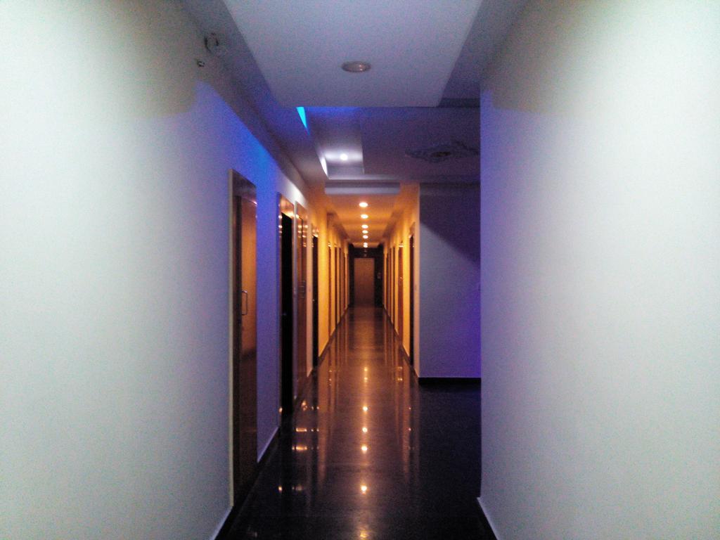 Hotel By The Way Mysore Exterior foto