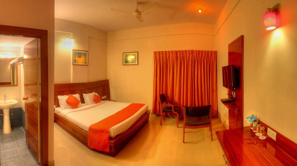 Hotel By The Way Mysore Zimmer foto